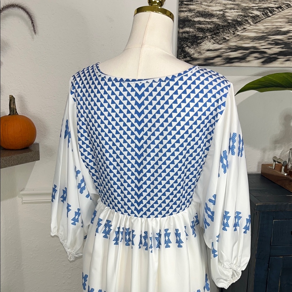 Stylish Blue and White Patterned Women's Dress Large - Picture 8 of 11